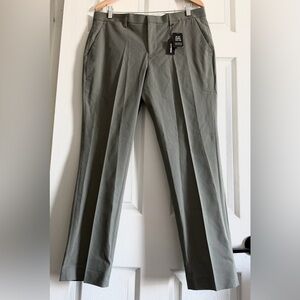 NWT Express Man’s Sage Green Trousers
Size 33x30